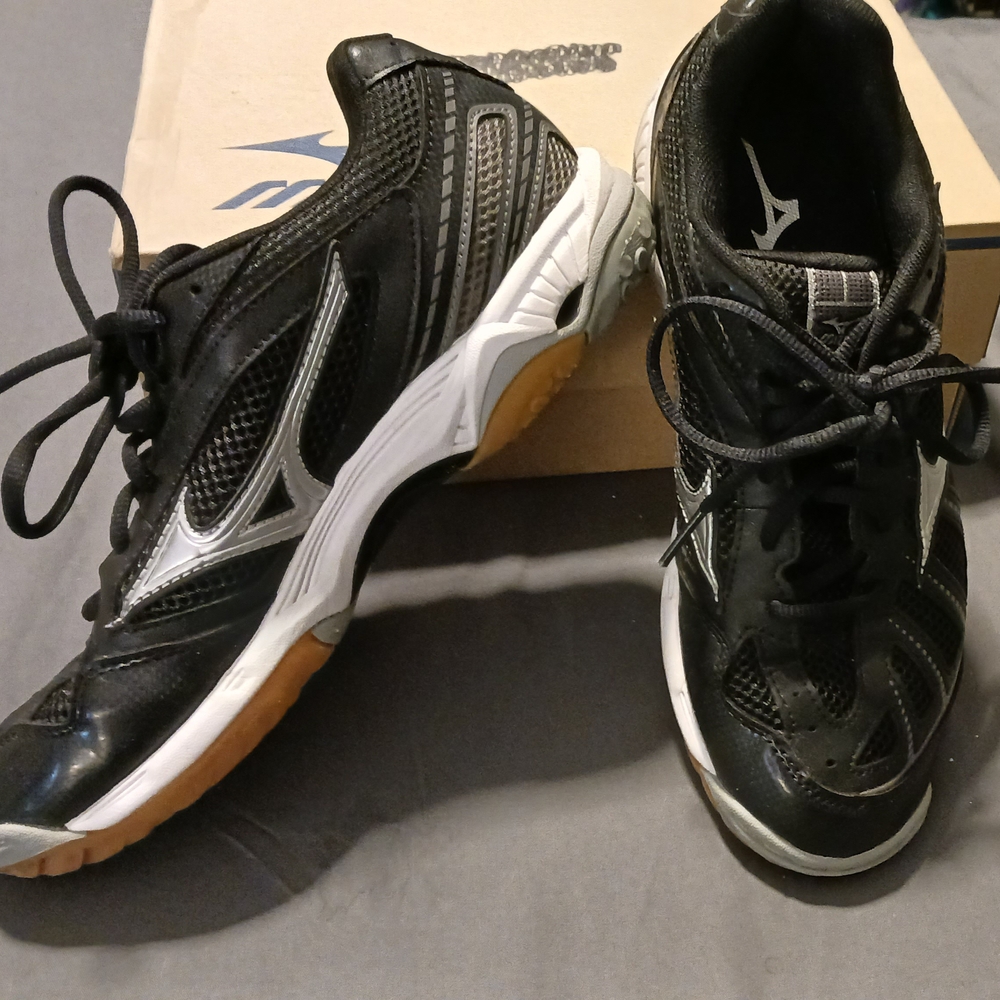 Women's Mizuno Black and White Athletic Shoes